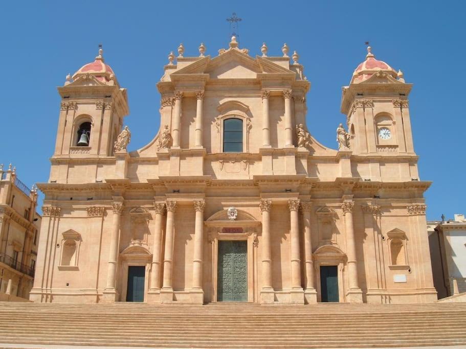 Villa Calma Noto Eksteriør billede